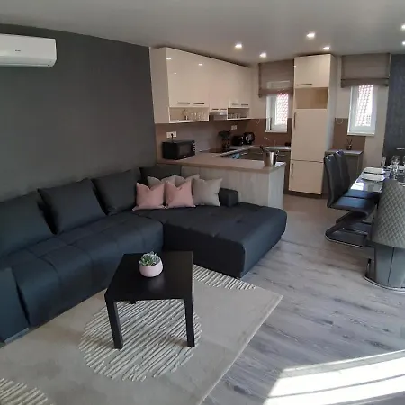 Apartament Profi Keco *
